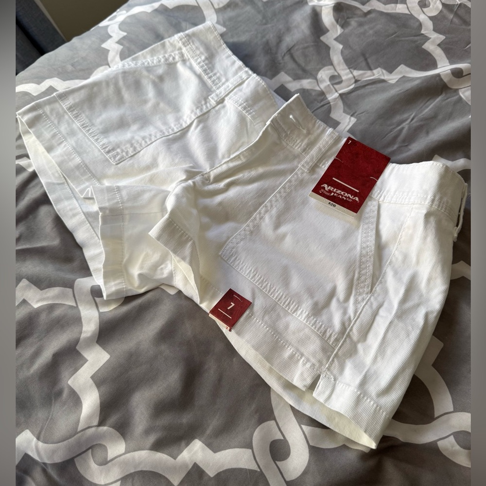 Arizona Jean Company White Women Shorts Cargos